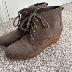 Women’s Dr. Scholls Hunter Green suede booties